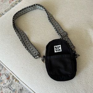 Lucy & Yak Brady Bag - black corduroy